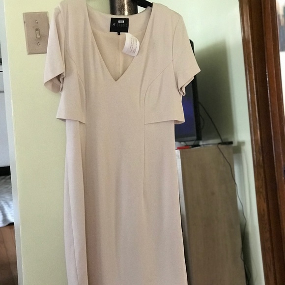 Cream dress - Picture 2 of 5